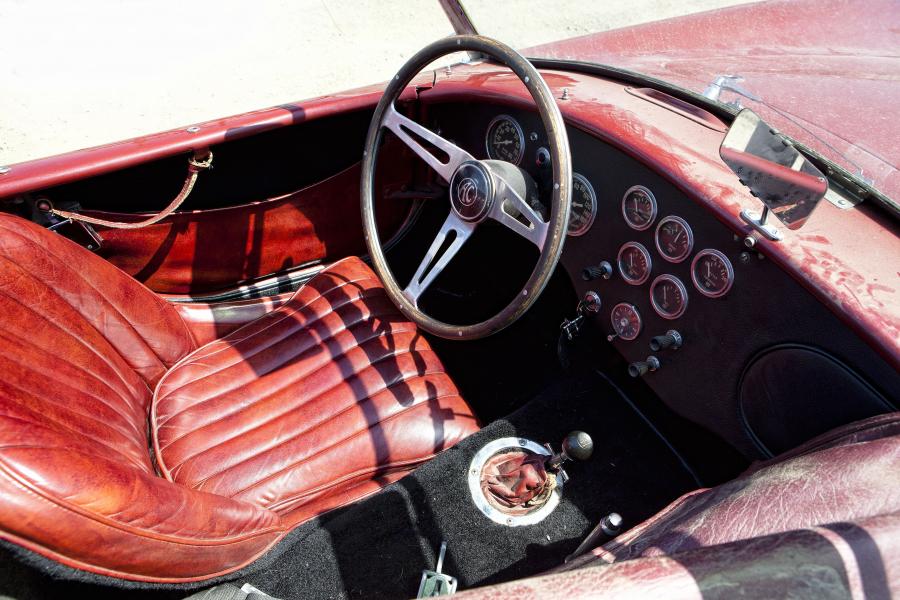 Интерьер Shelby Cobra 289 (Mk II) 1963 года  (фото 20 из 44)
